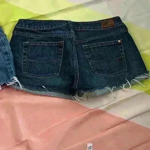 Two 27 in shorts.   Share with your friends - Picture 4 of 7